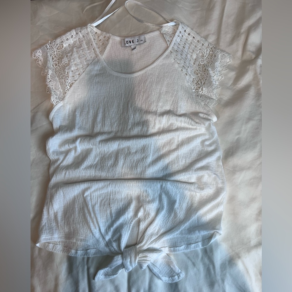 White crotchet shoulder shirt